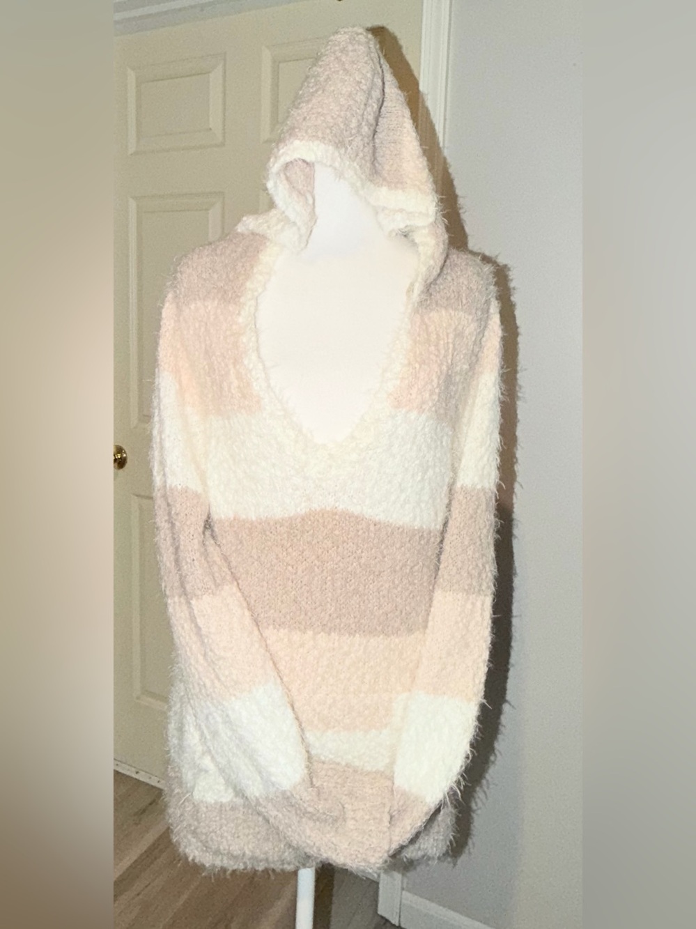VENUS Plush Hooded V-Neck Stripe Sweater - Cream & Light Beige